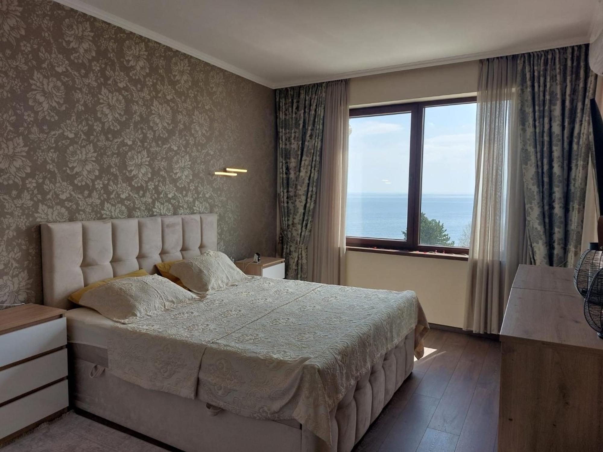 Luxury Penthouse Apartments At Valencia Gardens Burgas Exterior photo